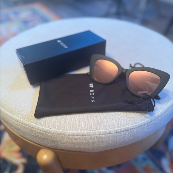 DIFF Black Cat-Eye Sunglasses - Picture 6 of 8